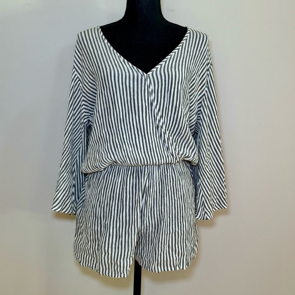 NWT Elan Striped Cover Up Surplice Romper Charcoal and White striped size Medium - Picture 2 of 5